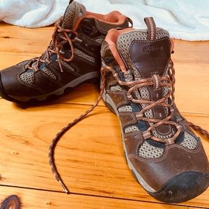 Womens hiking shoes